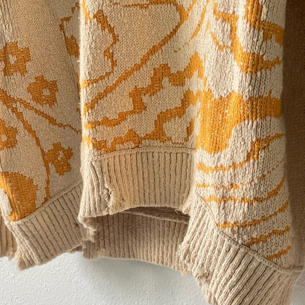 Urban Outfitters Sunshine Landscape Yellow Distressed Sweater Oversized Small - Picture 5 of 11